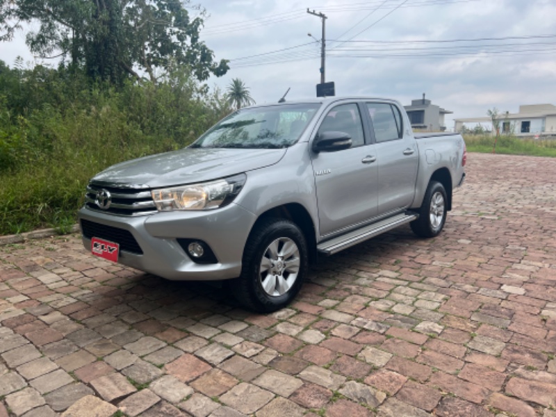 Toyota HILUX 2.8 D-4D TURBO DIESEL CD SR 4X4 AUTOMÁTICO 2016
