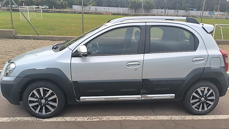 Toyota ETIOS 1.5 CROSS 2014