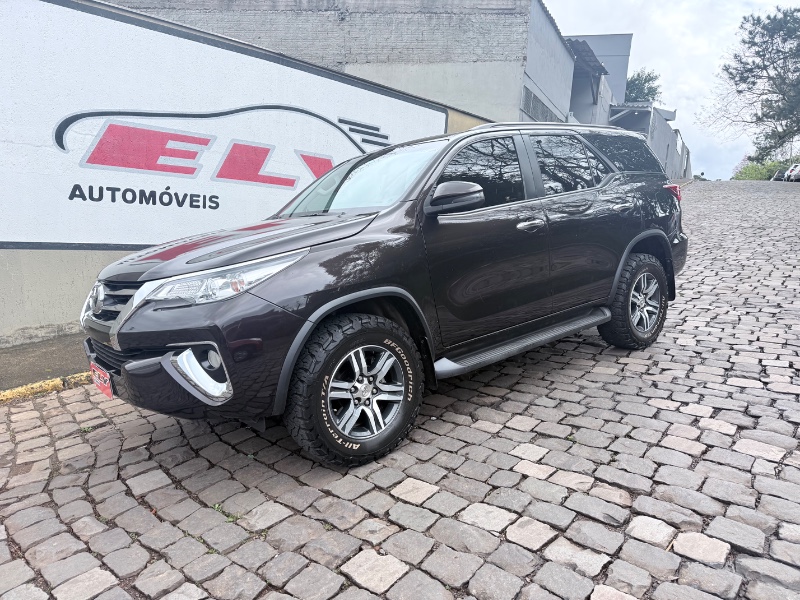 Toyota HILUX SW4 2.7 SRV 4X2 16V 7 LUGARES 2019