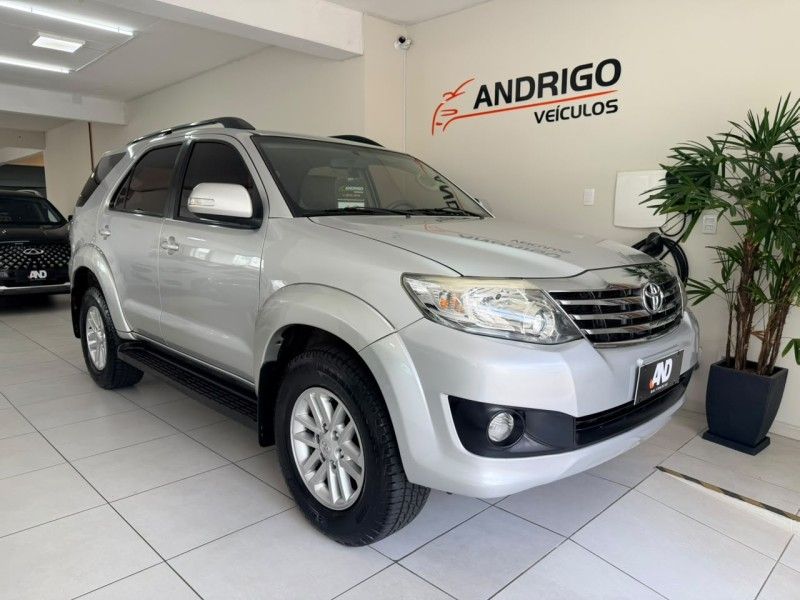 Toyota HILUX SW4 2.7 SR 4X2 16V 2012