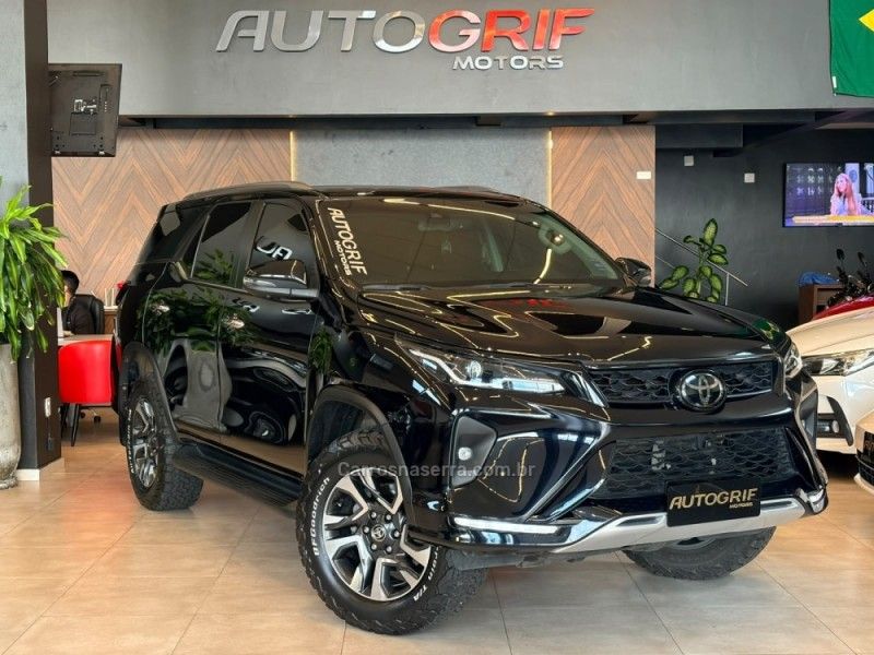 Toyota HILUX SW4 2.8 4X4 SRX PLATINUM TURBO 7 LUGARES 2024