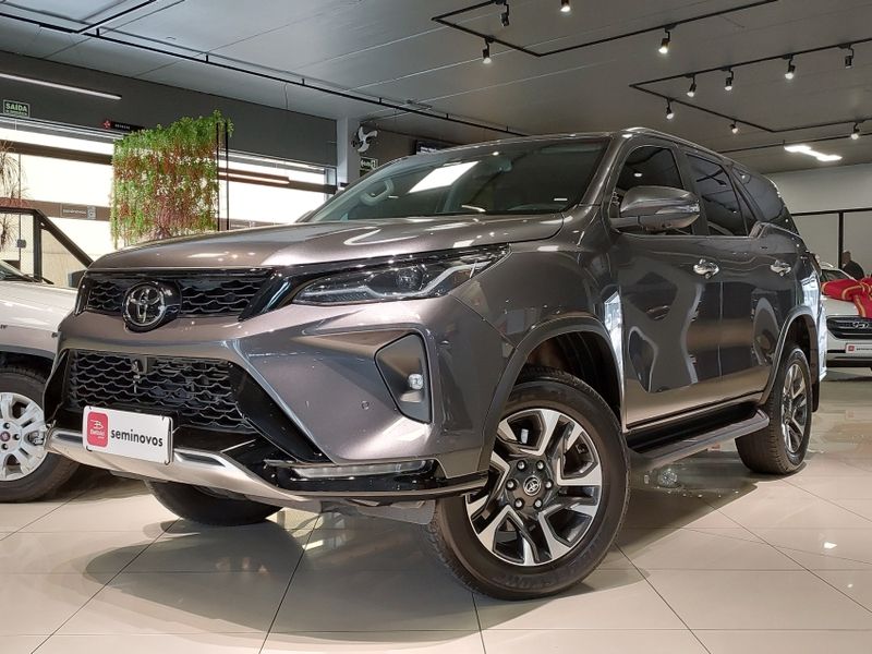 Toyota HILUX SW4 2.8 D-4D TURBO DIESEL SRX PLATINUM 4X4 AUTOMÁTICO 2025