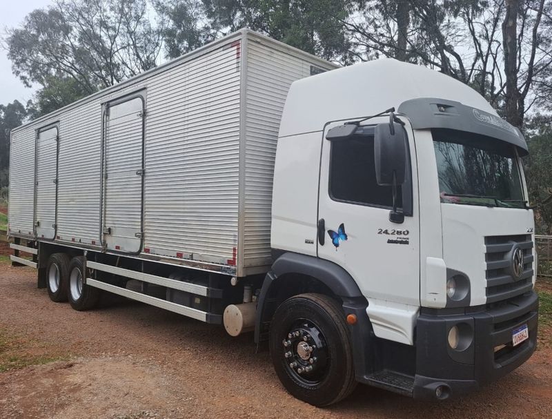 Volkswagen 24-280 CRM 6X2 24-280 E CONSTEL 6X2 BAÚ 2018