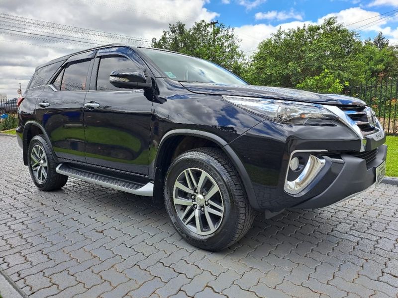 Toyota HILUX SW4 2.8 SRX 4X4 7 LUGARES 16V TURBO INTERCOOLER DIESEL 4P AUTOMÁTICO 2017