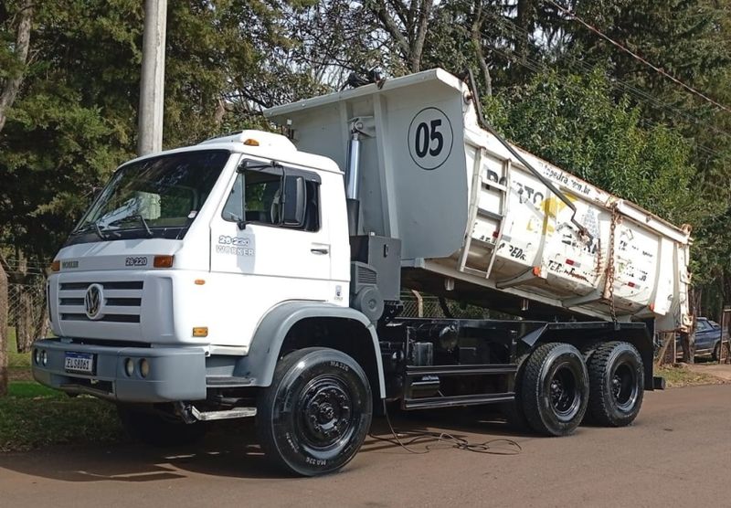 Volkswagen 26220 26-220 6X4 3-EIXOS 2P CAÇAMBA 15 M3 2011