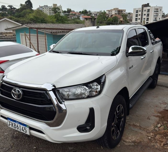 Toyota HILUX 2.8 D-4D TURBO DIESEL CD SRV 4X4 AUTOMÁTICO 2022