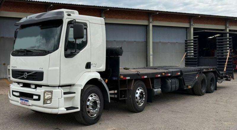 Volvo VM 270 8X2 PRANCHA 9,5 MT 2013