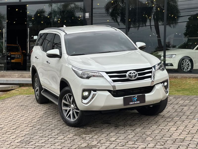 Toyota HILUX SW4 SRX 4X4 2.8 TDI 16V DIES AUT. 2019