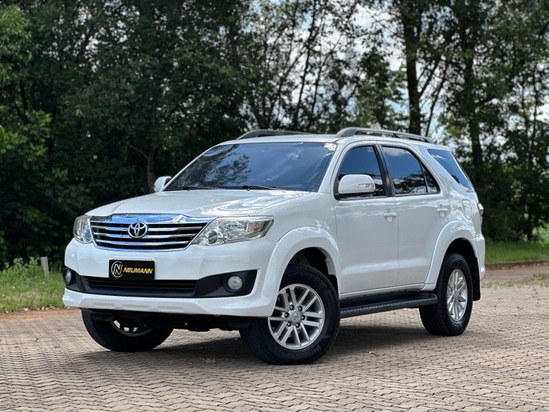 Toyota HILUX SW4 SR 2.7 2015